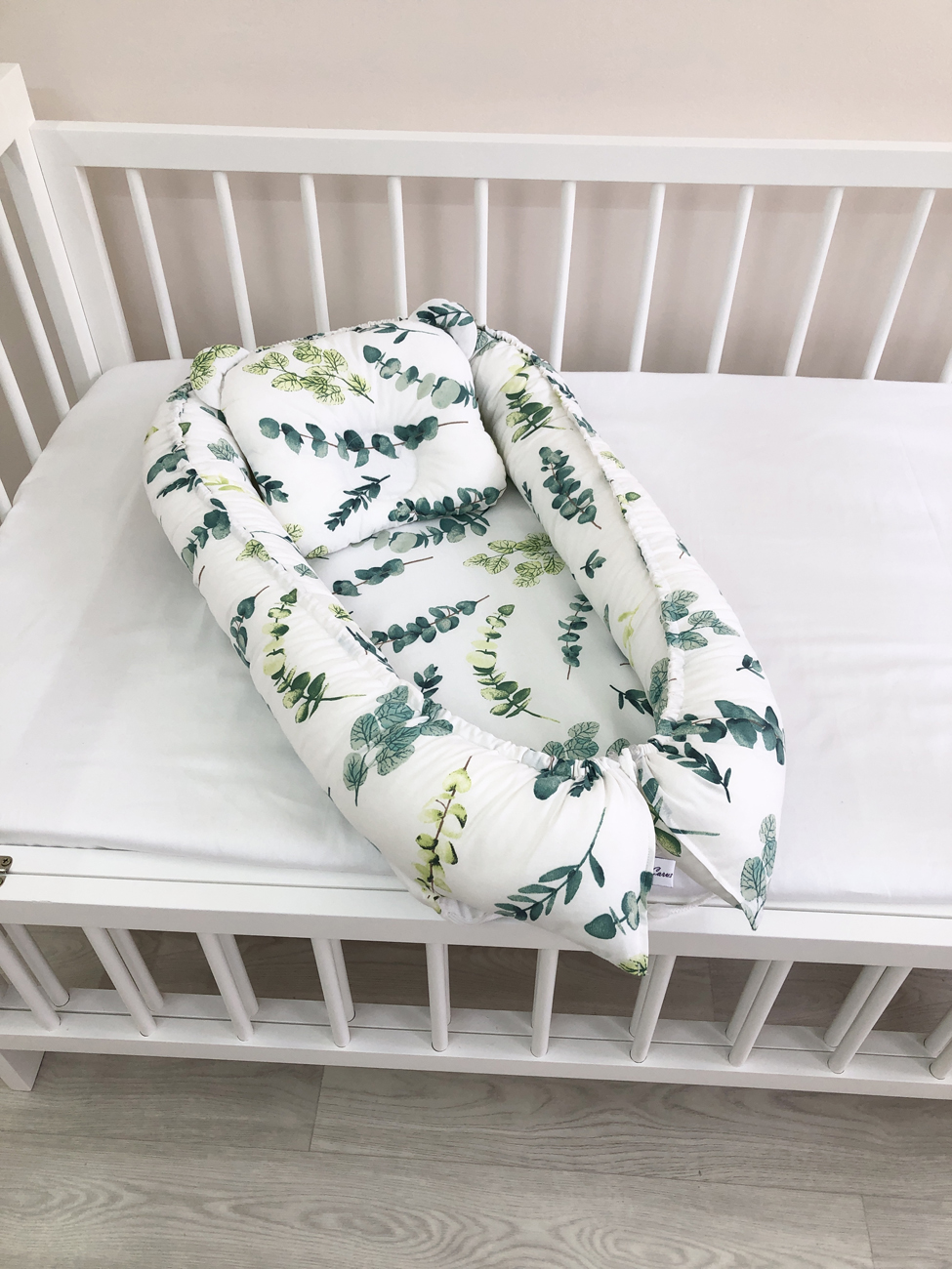 Baby nest "green leaves"