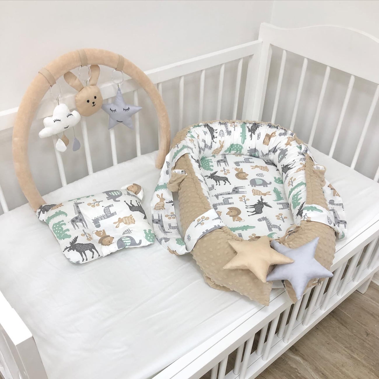 Baby nest beige"Animal pattern "