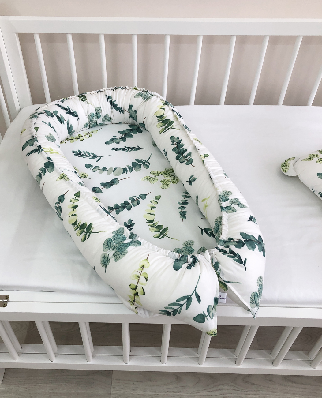 Baby nest "green leaves"
