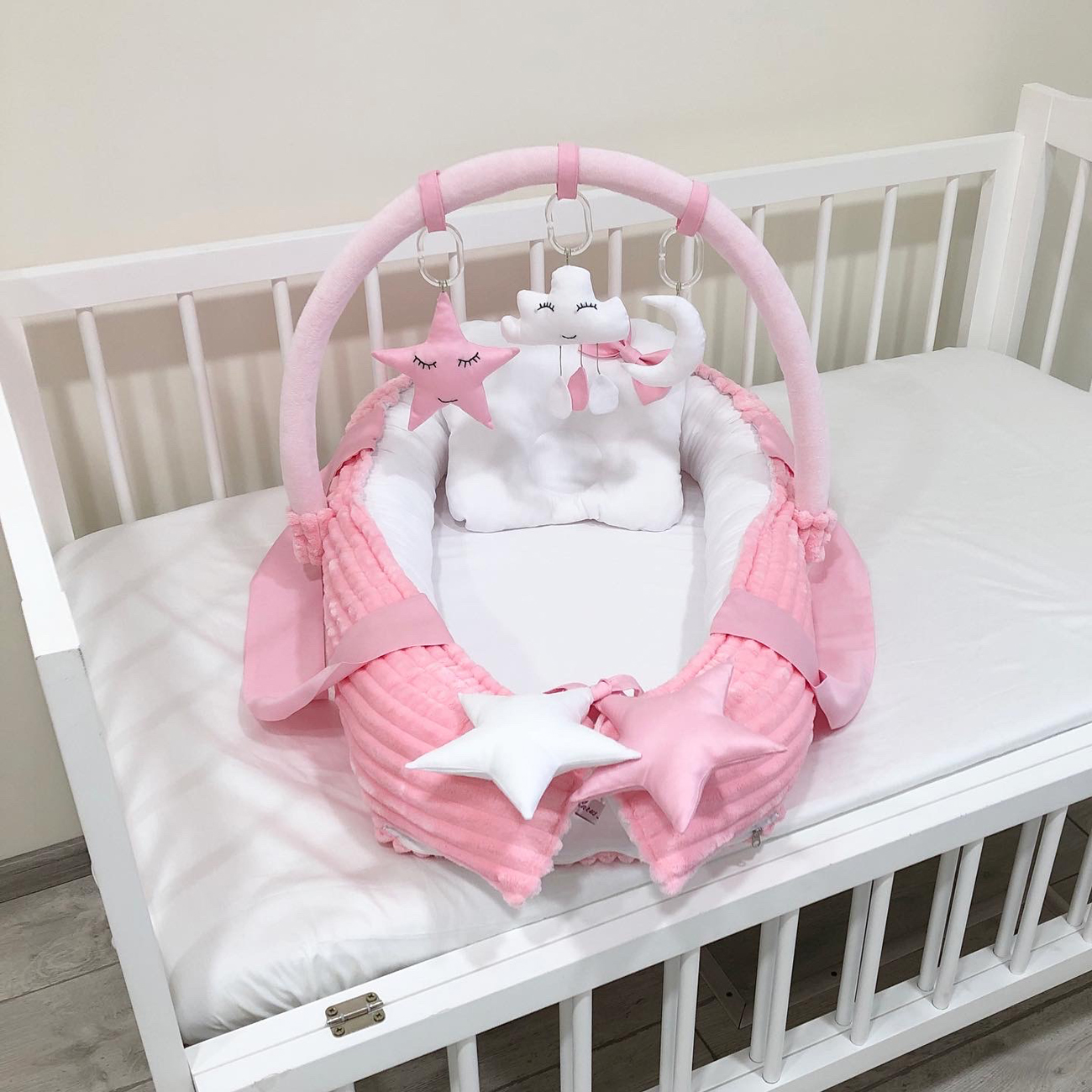 Baby nest "Pink and white"