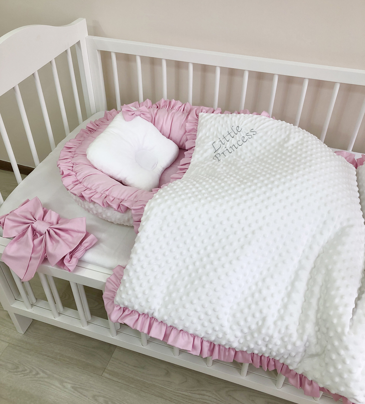 Baby nest "Dusty pink and milk"
