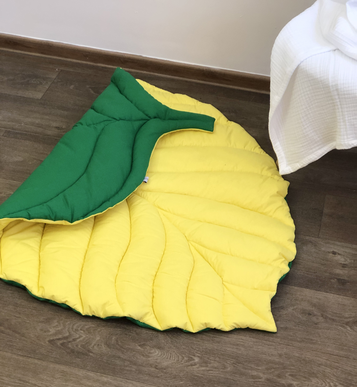 Yellow Linen Leaf Mat