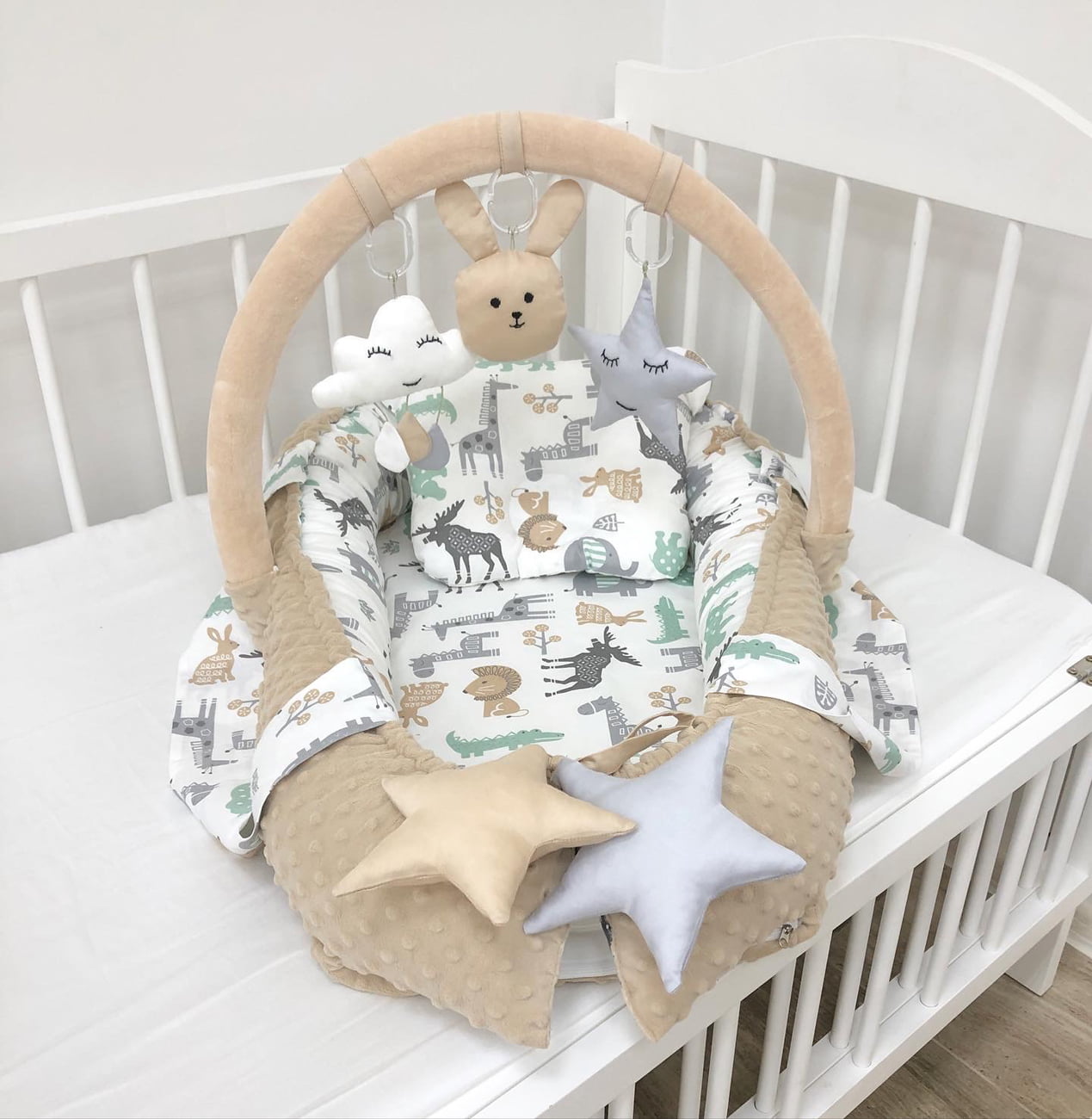 Baby nest beige"Animal pattern "
