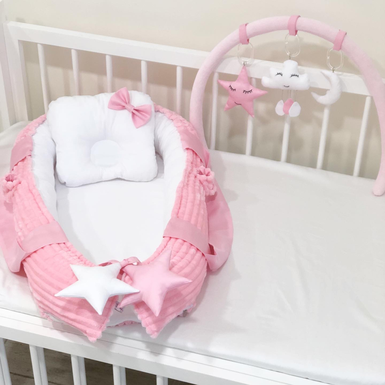 Baby nest "Pink and white"