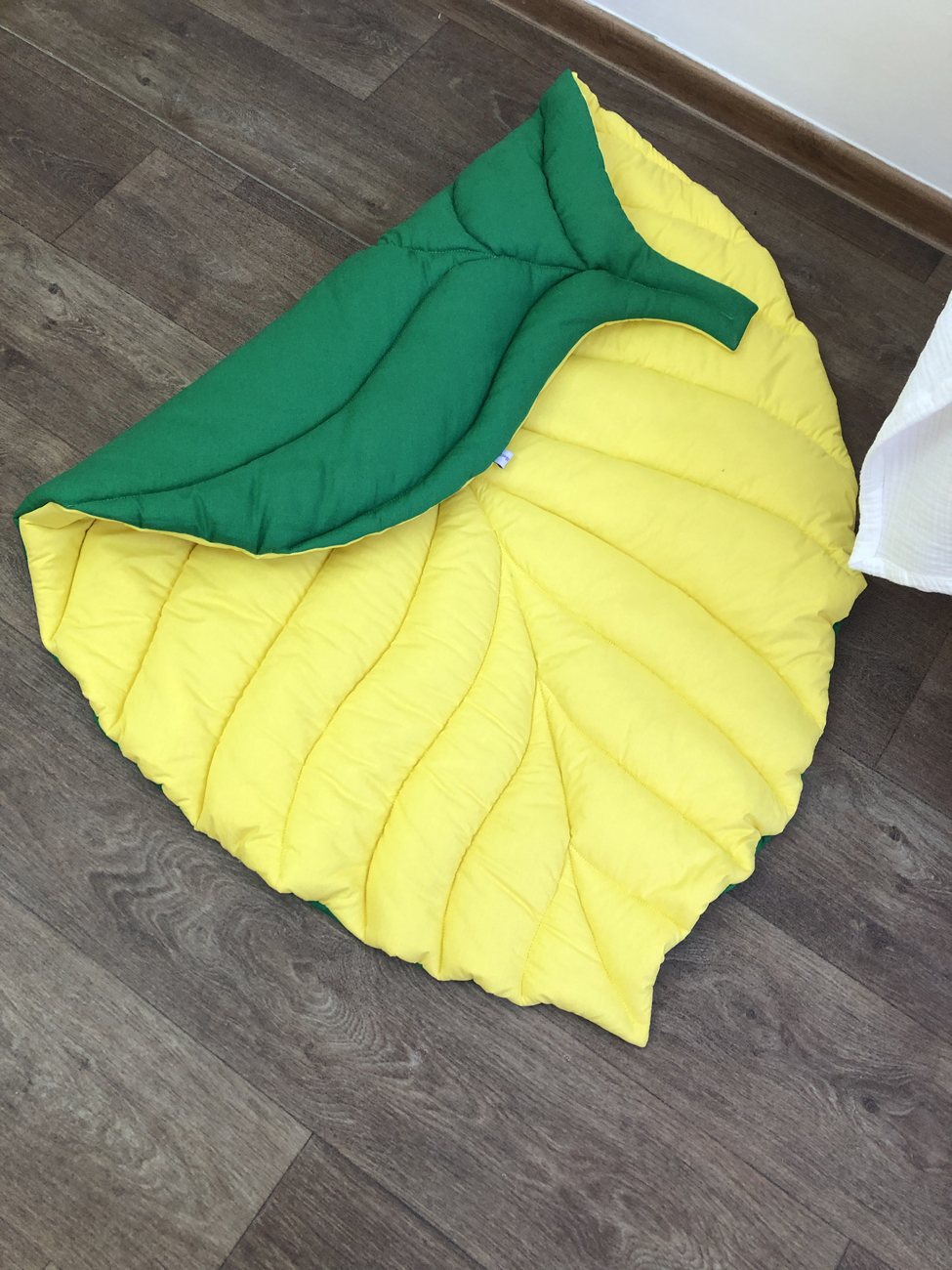 Yellow Linen Leaf Mat