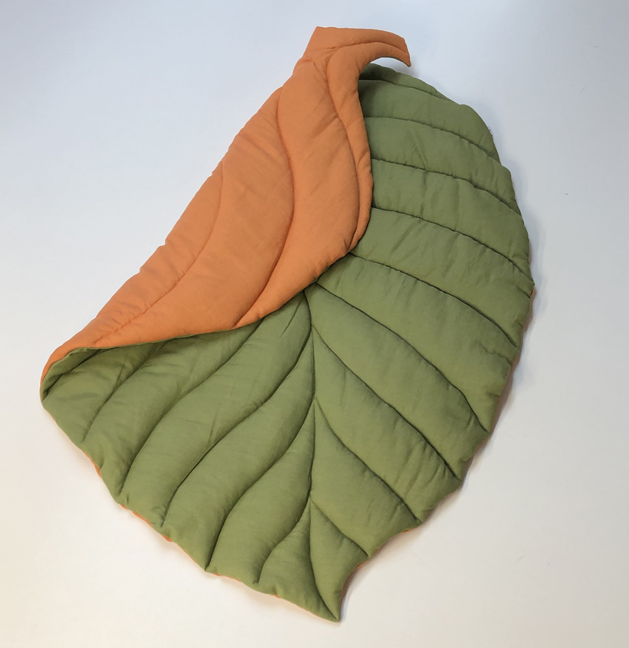 Linen Leaf Mat khaki color