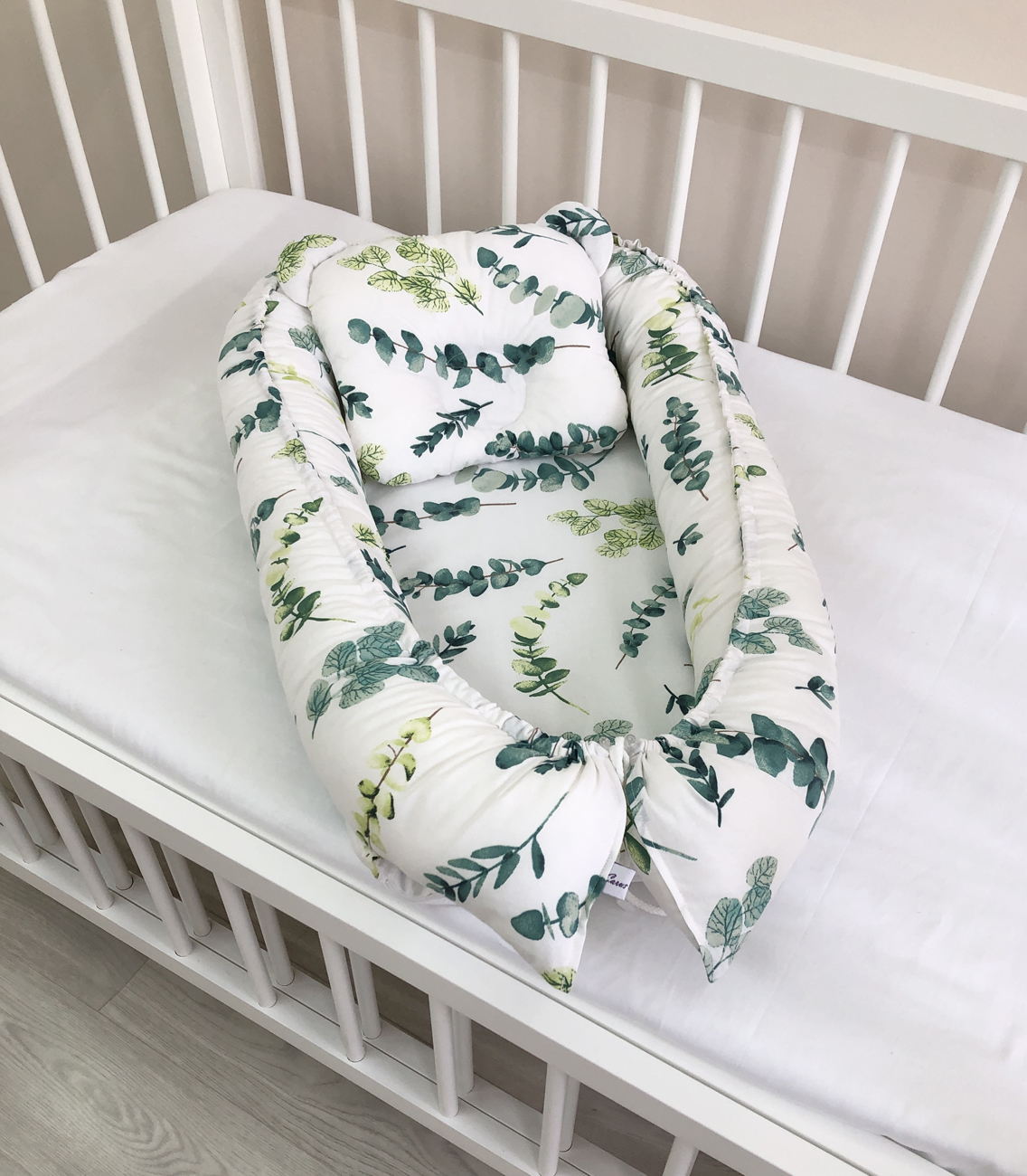 Baby nest "green leaves"