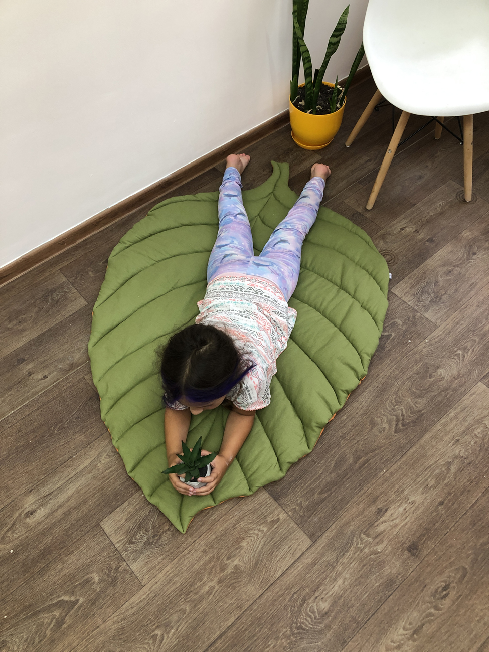 Linen Leaf Mat khaki color