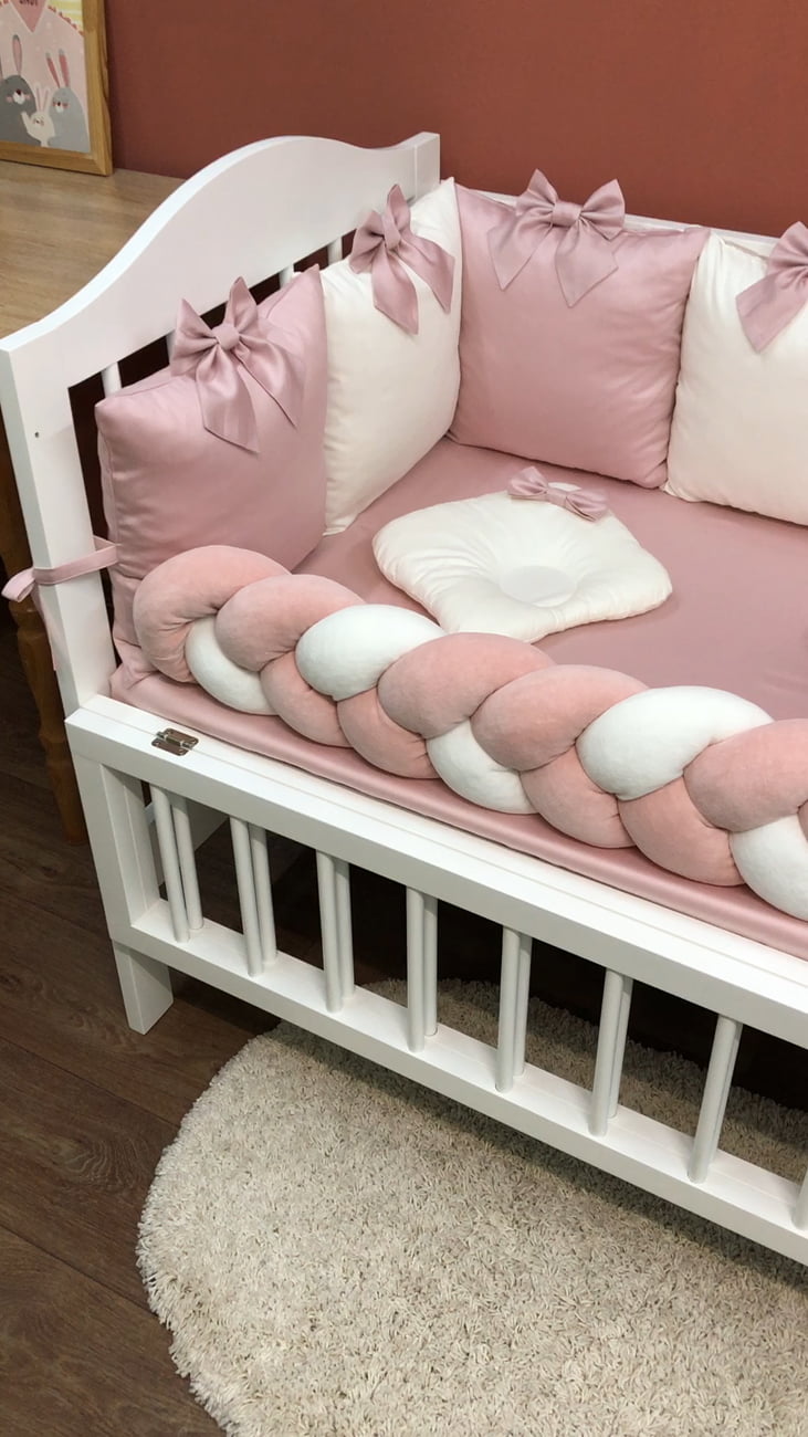 "Bumper pillow with bow"