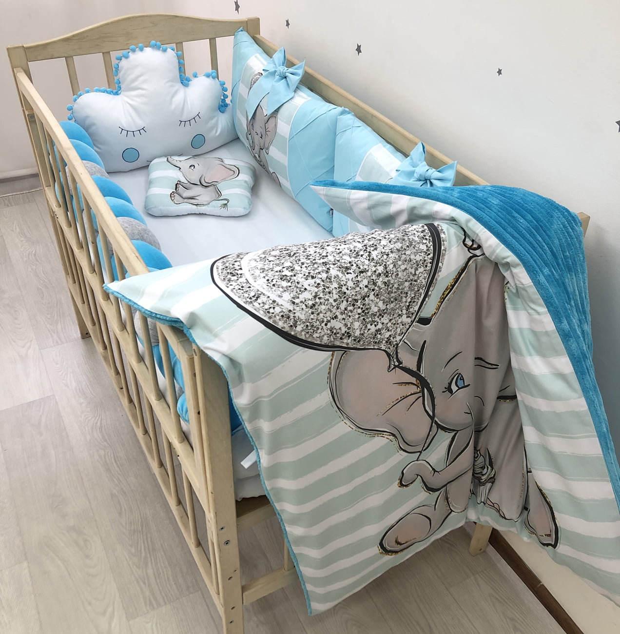 Crib set "Azure elephant"
