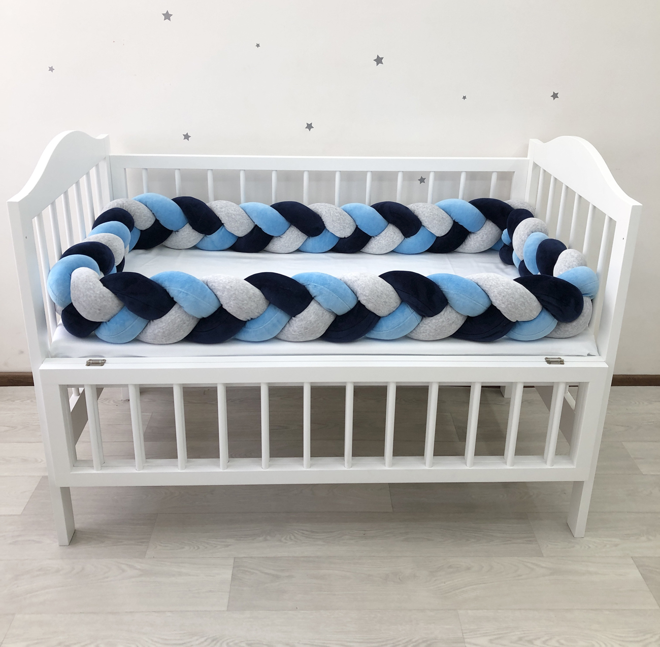 Braided bumper cot. 3-strand knot bumper for the cradle