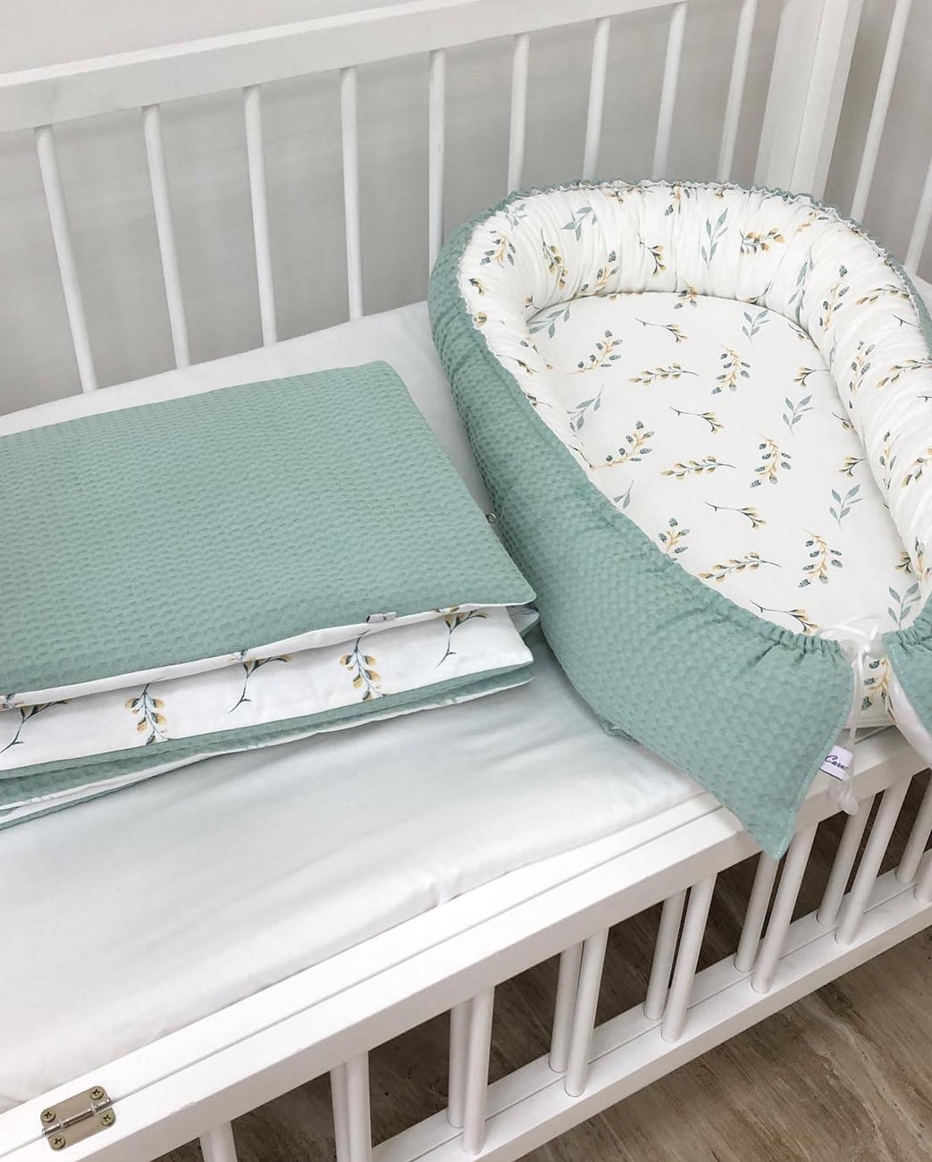 Baby nest and Blanket Leaves