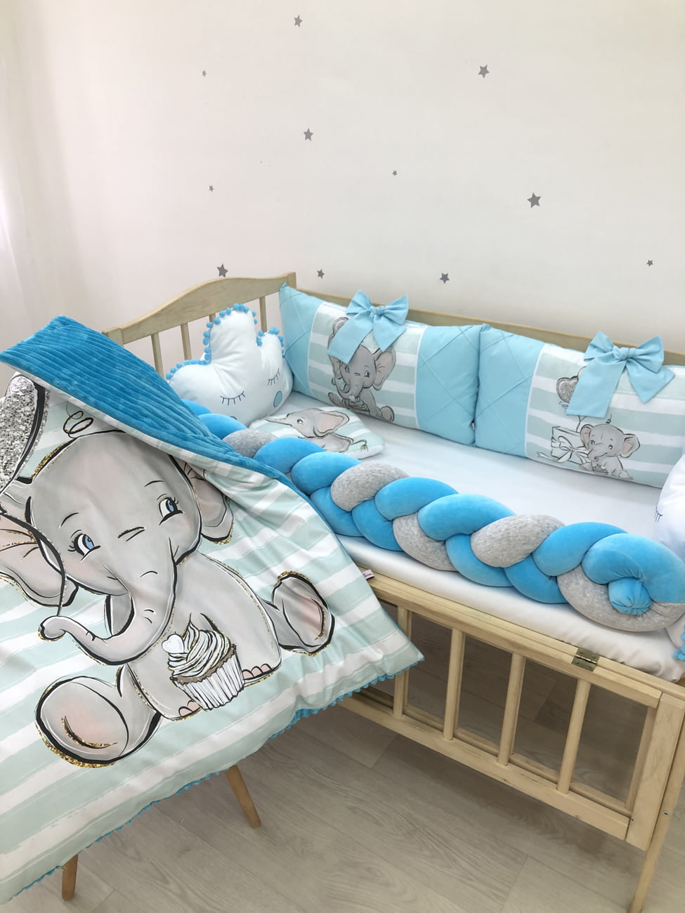 Crib set "Azure elephant"