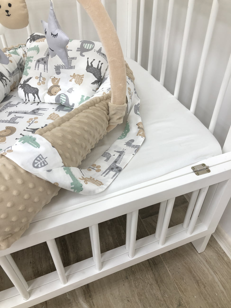 Baby nest beige"Animal pattern "